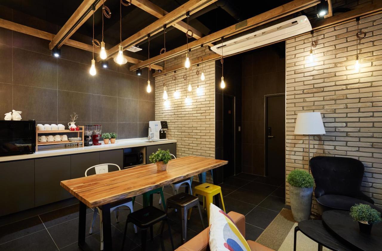 Hostel CLEO Seoul Hongdae Exterior foto